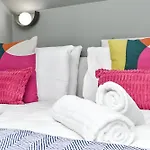 Cozy Studio Loft In Trendy Locale