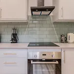 Large & Charming 5Br House Near Kensington Olympia