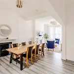 Large & Charming 5Br House Near Kensington Olympia