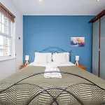 Gated Riverside London Se16 Apartment With Parking Pass The Keys