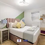 Last-Minute Grabs ! Limited Time L Exclusive Deal On 2 Bedroom, High Spec Luxury Flat By Finesse Stays Short Lets & Serviced Accommodation London With Free Wifi