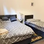 Studio With 3 Beds- 20 Min From London Bridge And Gatwick Airport