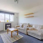 Homely 1 Bedroom Apartment In Beckton With Parking