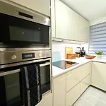 2 Bedroom Apartment In Central London South Kensington By Wild London