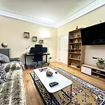2 Bedroom Apartment In Central London South Kensington By Wild London