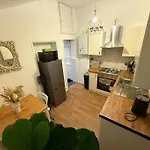 Cozy 1-Bedroom Flat