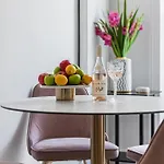 Lady On The Lane- 2 Bed Primrose Hill