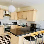 Ensuite Family Room In Stratford
