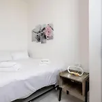 Cozy 2-Bedroom Flat In Central West London