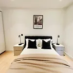 Luxury 2-Bed 2-Bath Apartment -White City Living -Steps To Tube