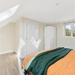 Beautiful Wembley Gem - Parking -Sleeps 14