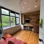 Bright Flat In Islington
