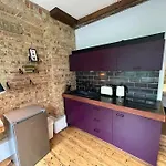 Bright Flat In Islington