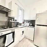 Complete Central Flat Netflix And Fast Wifi