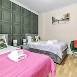 The Roundway Styles & Cosy Private Room In London