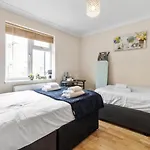 The Roundway Styles & Cosy Private Room In London