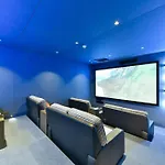 Luxury Apartment In London