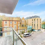 Stylish 3 Bedroom Apartment In The Heart Of Clerkenwell