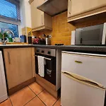 St 6 - 2 Min Walk From Tube Cozy Studio Apartment