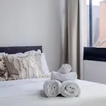 Huge Apartment On Oxford Street- Central London