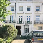 Lovely Large 1 Bed Renovated Flat W Balcony & 600Mb Wifi