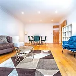 Lovely 2 Bedroom By The Docks