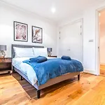 Lovely 2 Bedroom By The Docks
