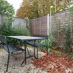 Stylish 1-Bed With Private Entrance & Garden