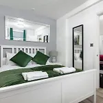 \'Ample Apt Next To Cromwell Hospital In Kensington