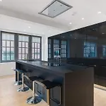 Luxurious Flat For 8