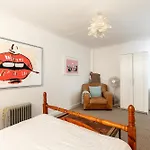 Kensal Green\'S Cosy Three Bedroom Retreat