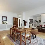 Bright & Spacious 4-Bed Flat In London