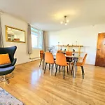 Bright & Spacious Home In Building With Lift, Right Next To Bayswater Station - Walk To Kensington Palace, Hyde Park, Little Venice & Notting Hill