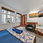 Finest Retreats - Kensington Residence