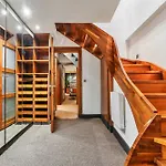 Finest Retreats - Kensington Residence