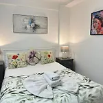 Park Lane Beautiful Family Apartment
