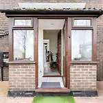 Modern Room With Bathroom & Garden In A Shared House - No Kitchen