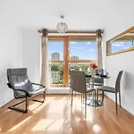 Modern Flat With City Views