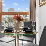 Modern Flat With City Views