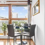 Modern Flat With City Views