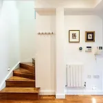 Luxury And Modern Bayswater Apartment