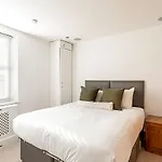Elegant 3 Bed Apartment In Earl\'S Court