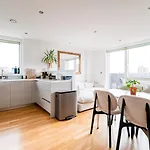 Modern Bermondsey Apartment