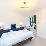 Stylish 1 Bedroom Retreat In North London