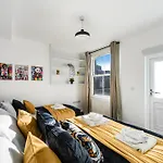 Boutique Central Hackney Abode - Balcony - Sleeps 6