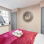 Bold & Vibrant 1-Bedroom Escape In Prime Location!
