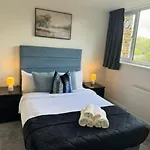 Stylish London Stay 2-Bedroom Duplex Sleeps 6
