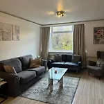 Stylish London Stay 2-Bedroom Duplex Sleeps 6