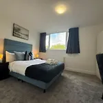 Stylish London Stay 2-Bedroom Duplex Sleeps 6
