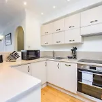 Split Level 2 Bed Apartment- Mayfair